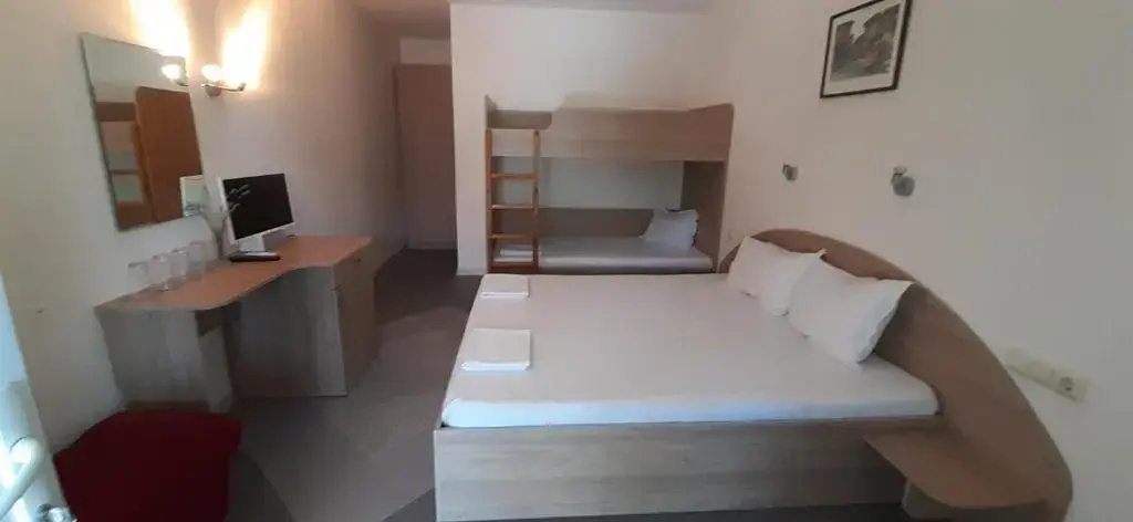 Family Hotel California - Varna