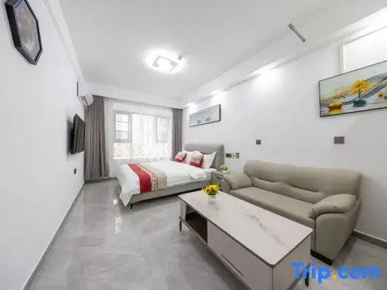 Wuyou Light Luxury Homestay (Zhengzhou University New Campus)