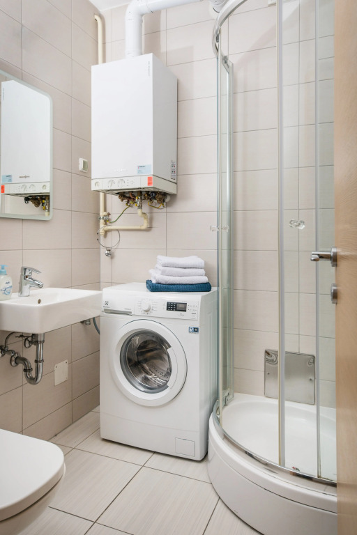 2 Bedroom Apt. in the Business Zone- Free Parking