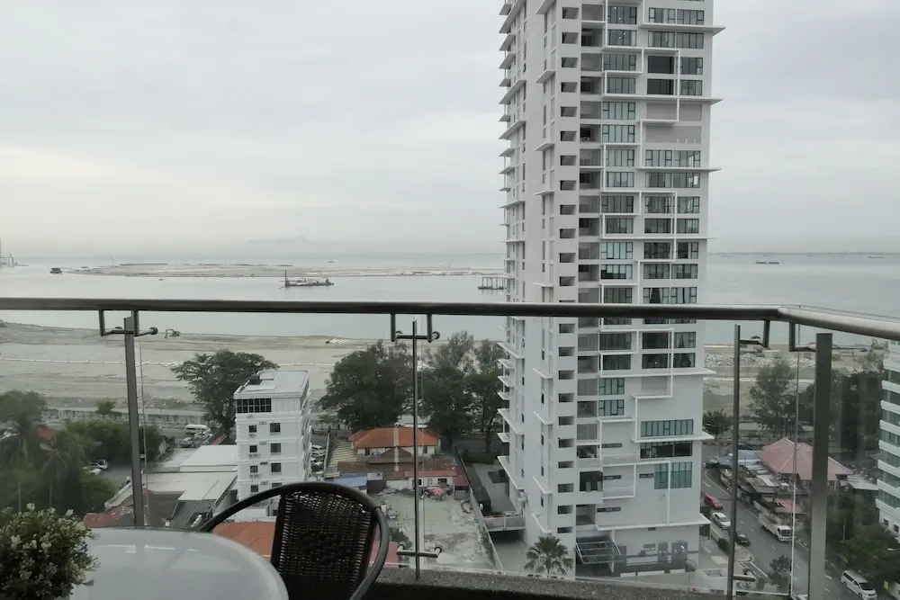 Gurney Seafront Supercondo 4B Penthouse