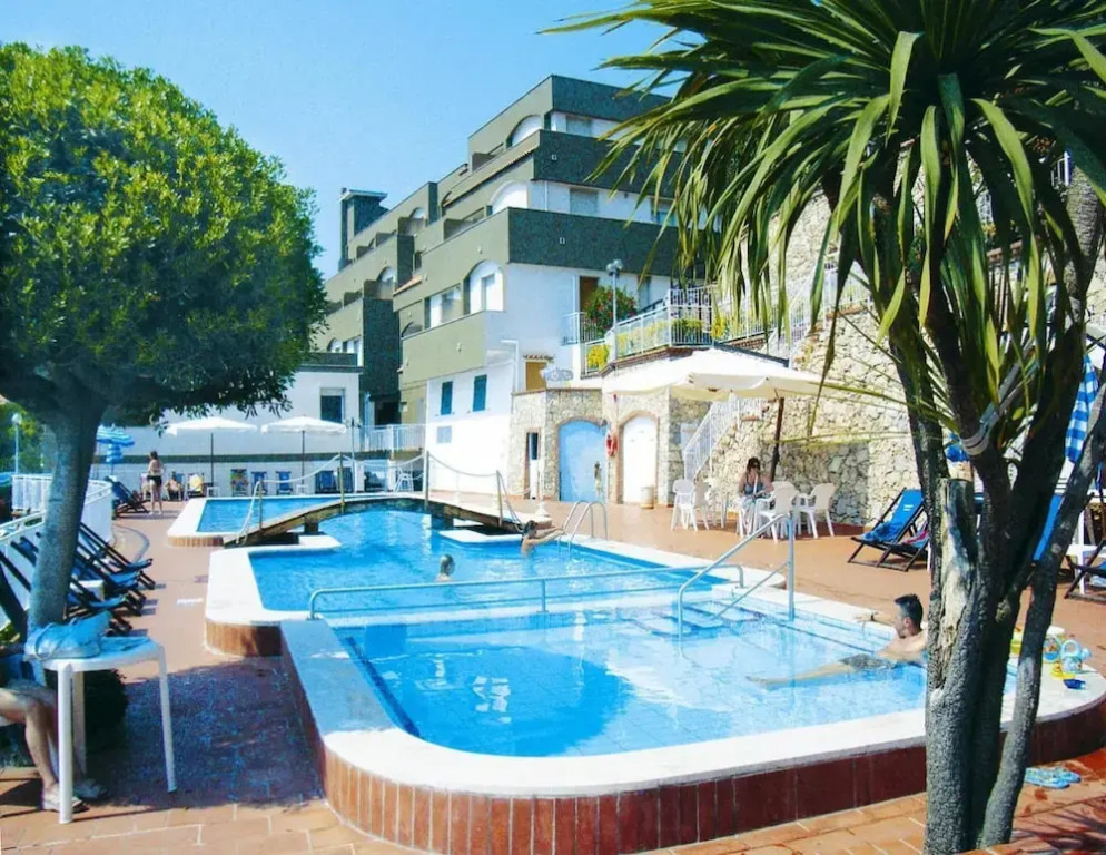 Holiday Flat in Pretty Residence With Communal Pool in Pietra Ligure