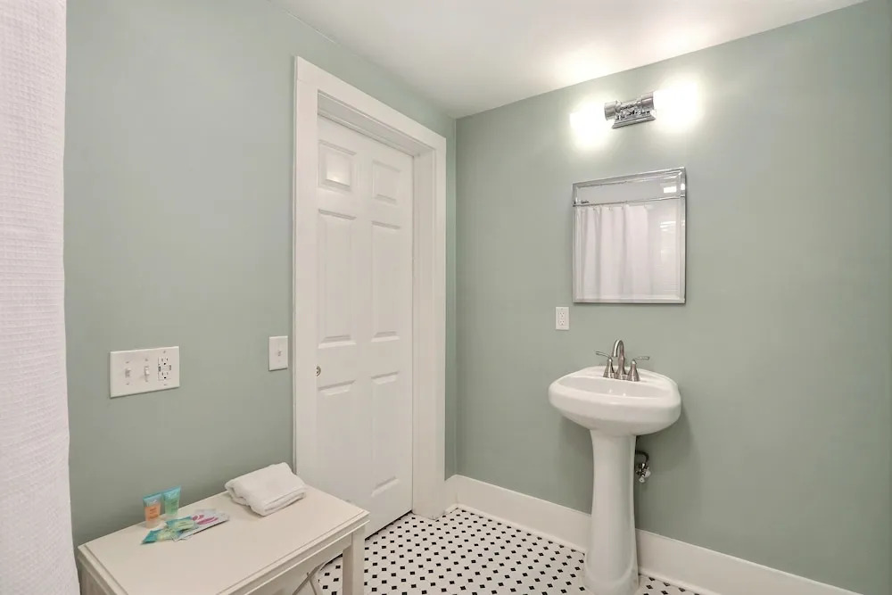 Gallery Stays - Parkside Suite