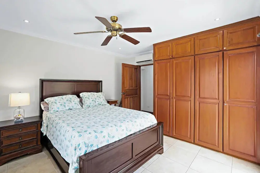 Stylish Flamingo Condo with Ocean Views, Renovated Kitchen & Walkable Beach Access