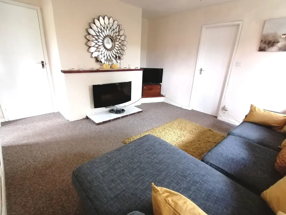 Lovely 2-bed Cottage in Pencarreg