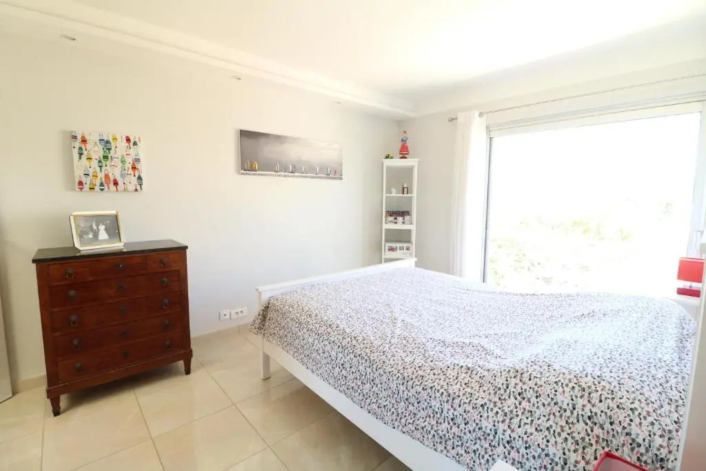 Fantastic sea view for this 2 bedroom up to 6 people 327