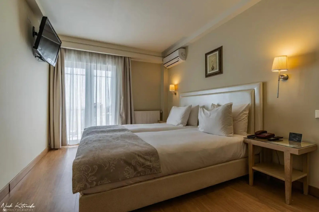 Hotel Avra