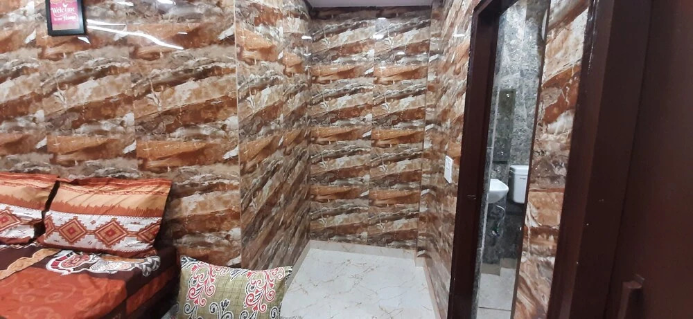 Luxury Flat in Foreigner Areof Lajpat Nagar With Fully Equipped Kitch