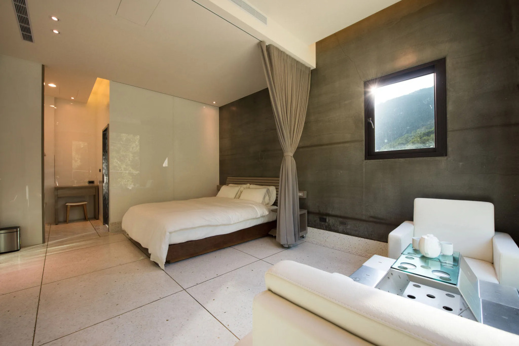 Azureloho Hostel