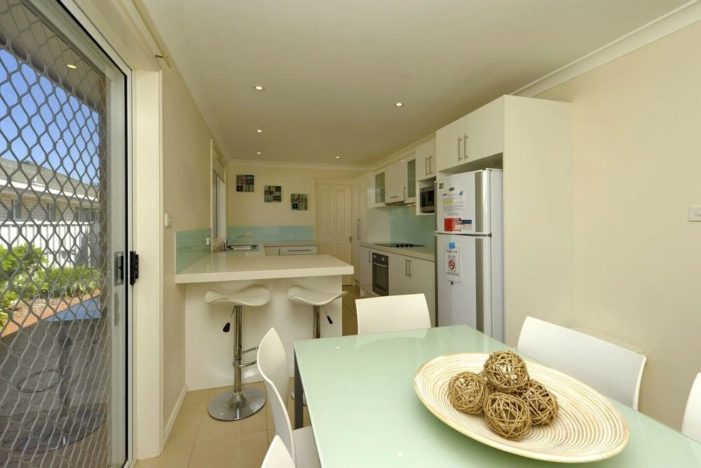 Reef Close, 1/2