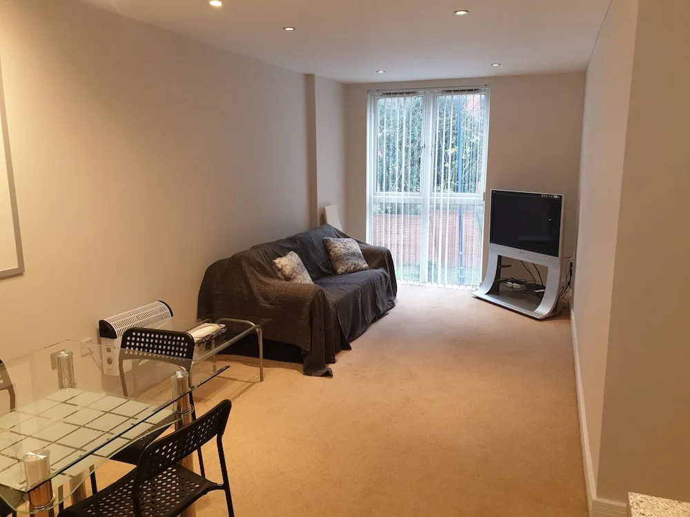 Birminghams Hidden Gem Emerald Apartment, Sleeps 4