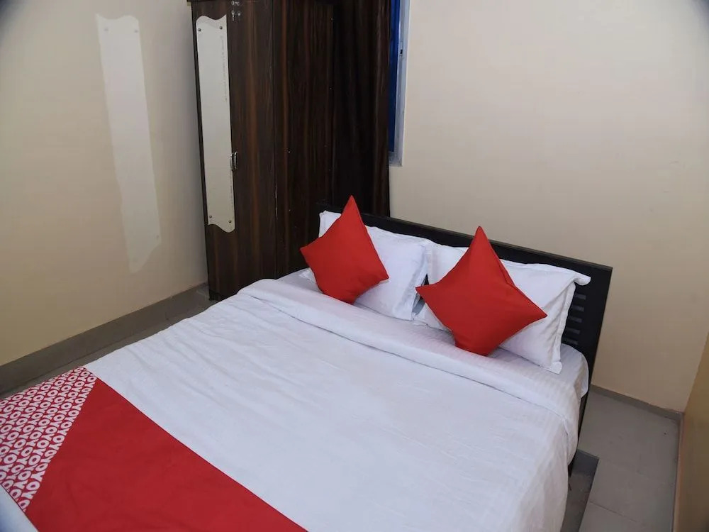 OYO 15071 Hotel Harsh Raj Residency