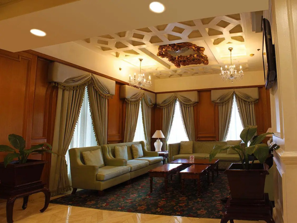 Courtyard Hotel 1Borneo