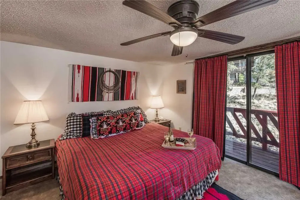 Plaid House - Three Bedroom Cabin