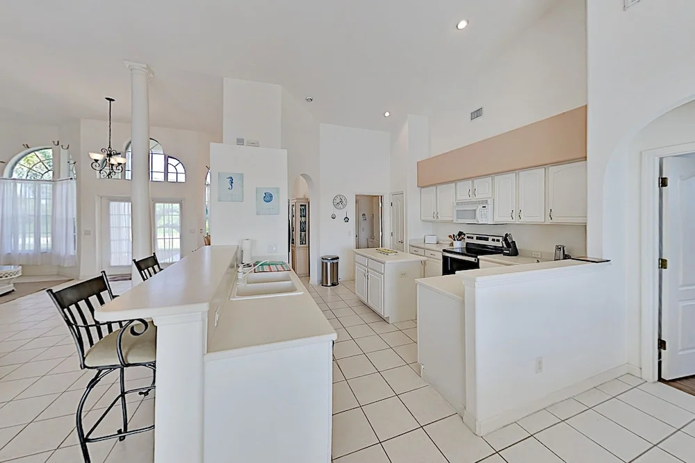 Waterfront W/ Screened Lanai, Pool & Kayaks 4 Bedroom Home