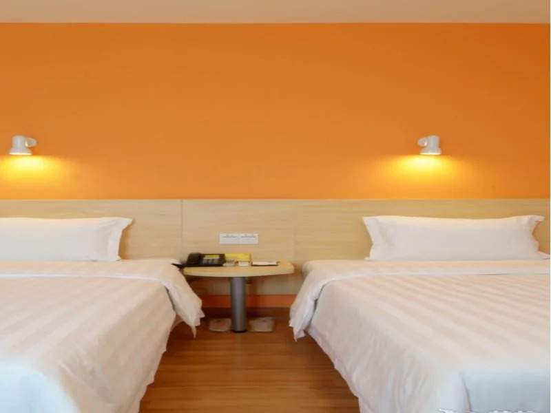 7Days Inn Hotel (Foshan Pingzhou Yuqijie East Gate)