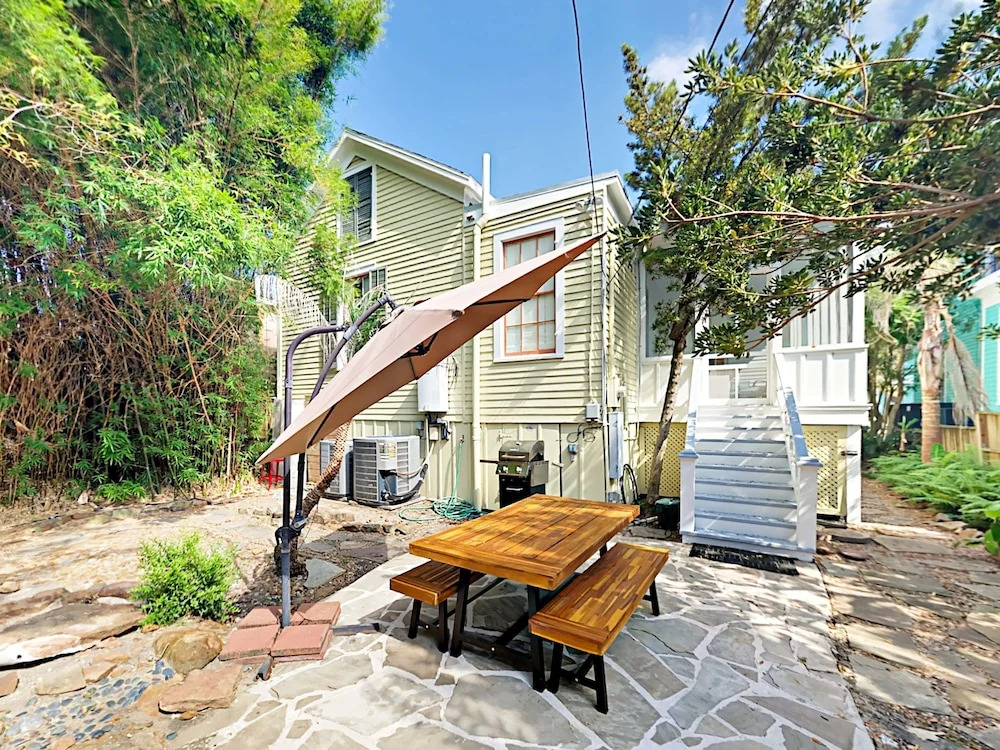1812 Avenue L Cabin 3 Bedrooms 2 Bathrooms Cabin