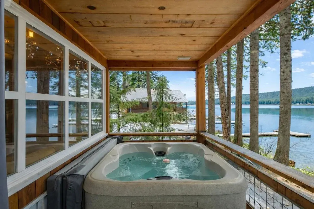 Doc Roy's Legacy On Fish Lake Home by NW Comfy Cabins by RedAwning