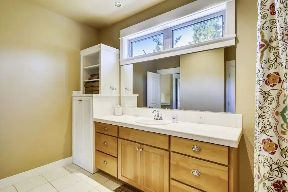 Big Canyon Home with Pool, Hot Tub, and Deschutes River Trail Access by RedAwning