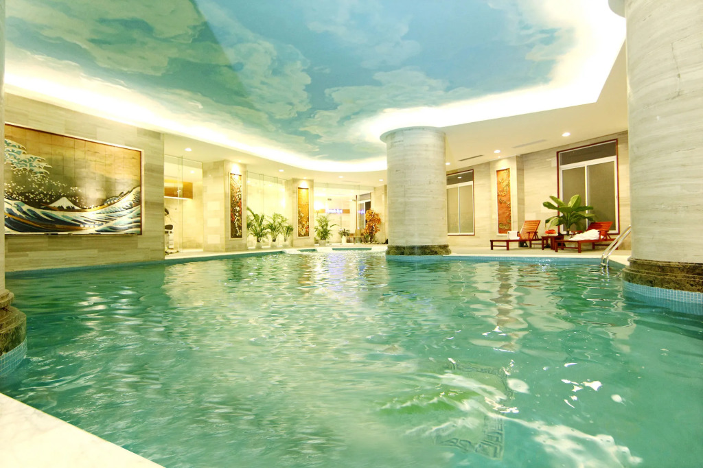 Super Candle Hotel