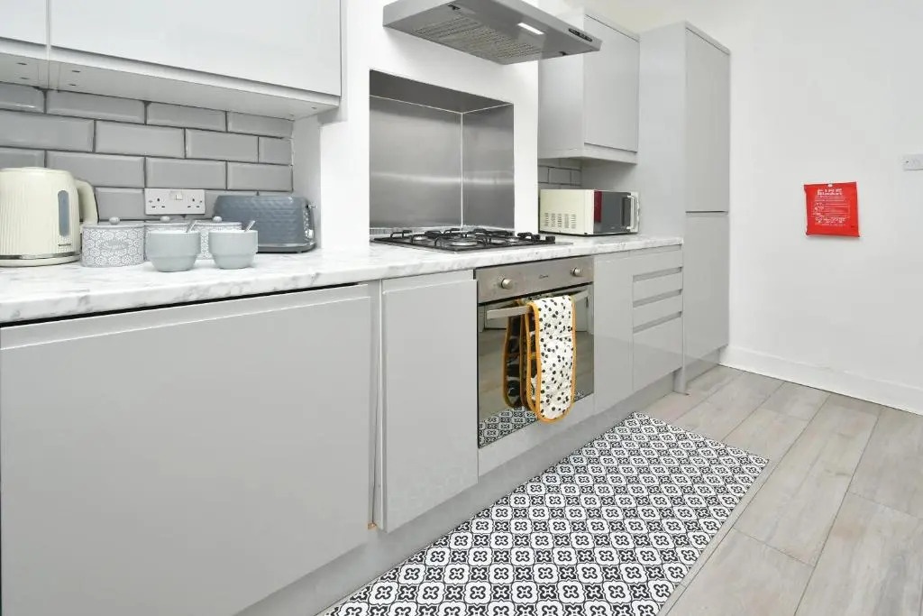 Beautiful 3-bed House by Ministays Stoke-on-trent