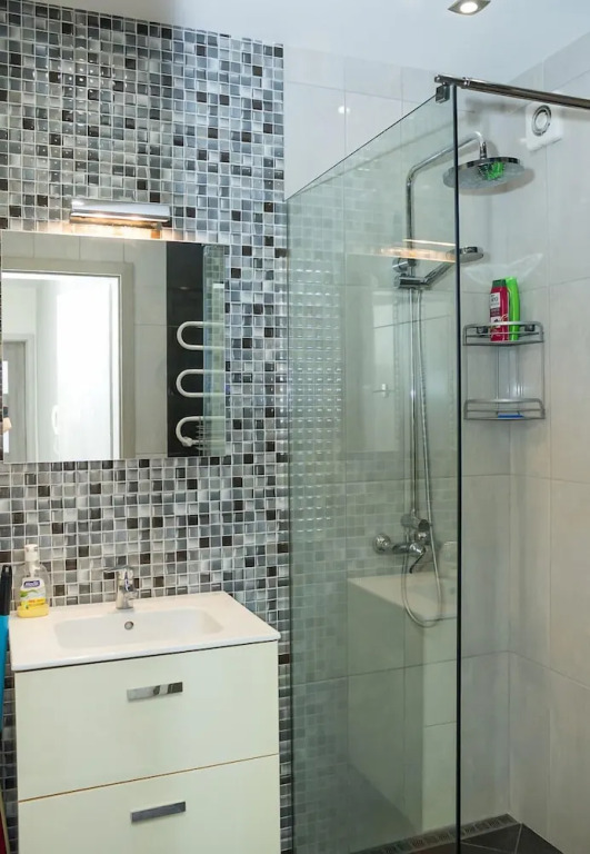 FM Luxury 2-BDR Apartment - Bright & Modern