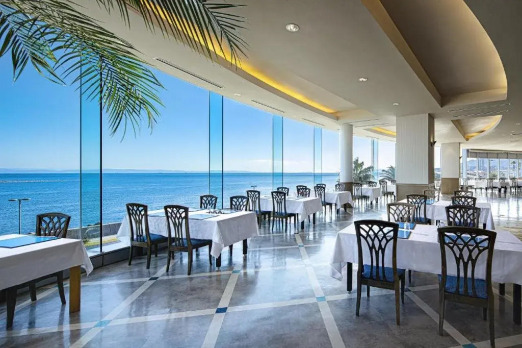 The Gran Resort Elegante Awajishima