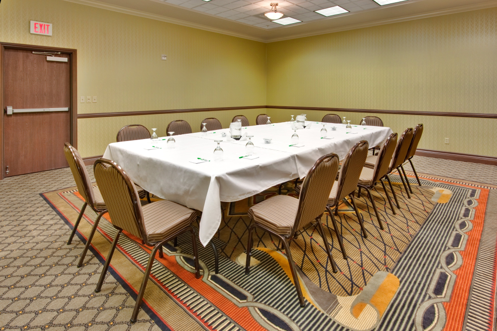 Holiday Inn & Suites Bakersfield by IHG