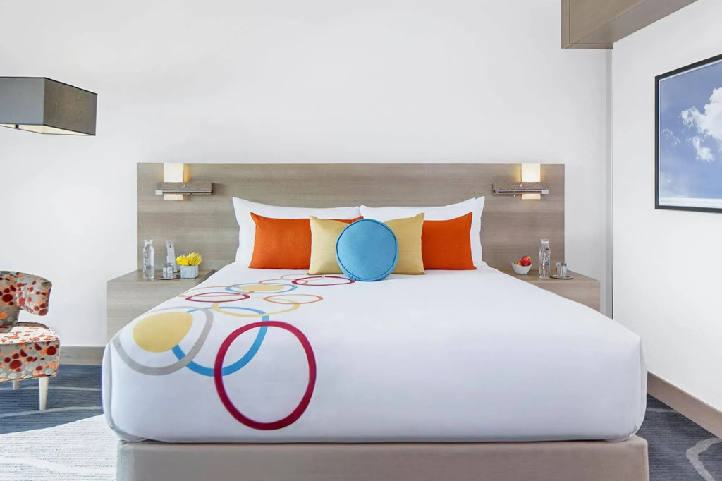 The Art Hotel Denver, Curio Collection by Hilton