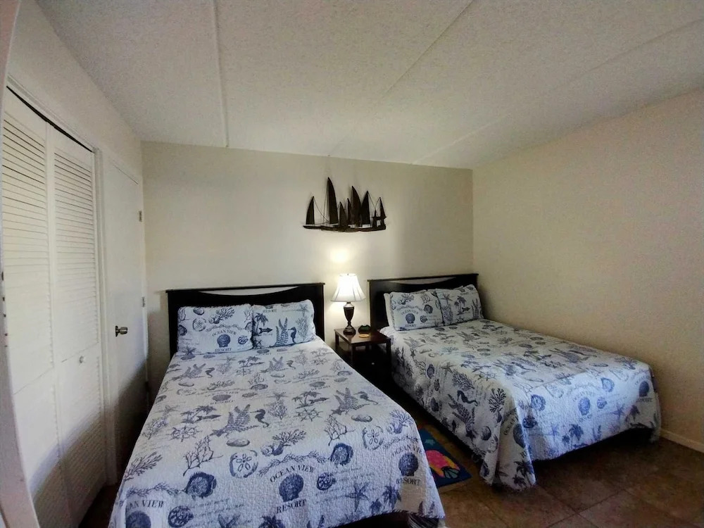 Beachview 208 Minium 2 Bedroom Condo by RedAwning