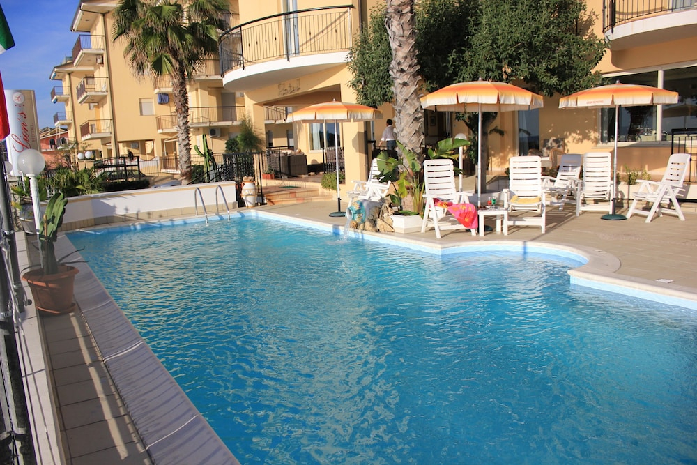 Lions Hotel