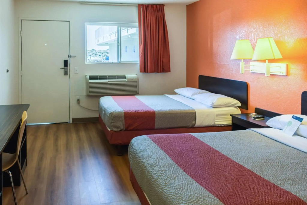 Motel 6-Bakersfield, CA - East