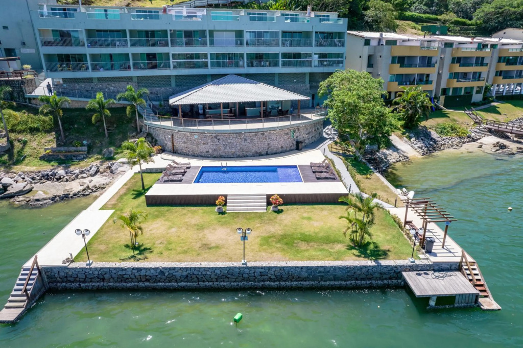 Venha curtir essa maravilha! Frente para o mar!