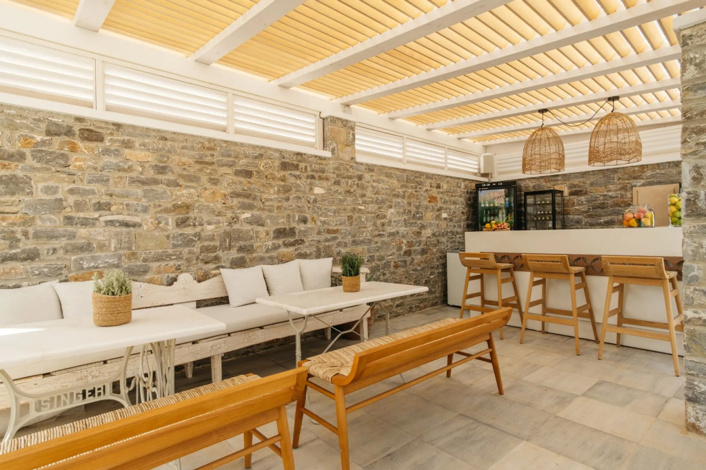 Cyano Hotel