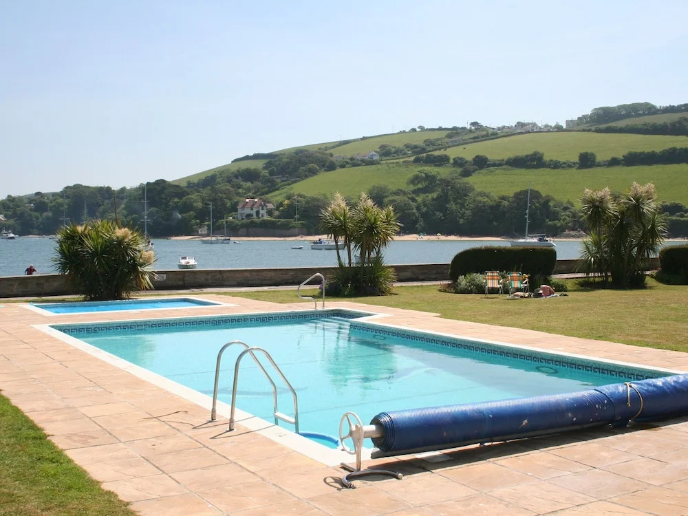32 the Salcombe