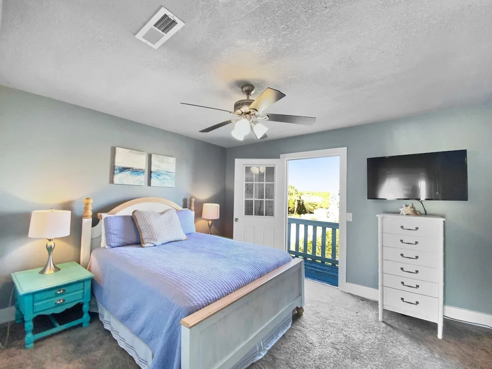 Shoreline Townhomes #10 - 2 Br townhouse by RedAwning