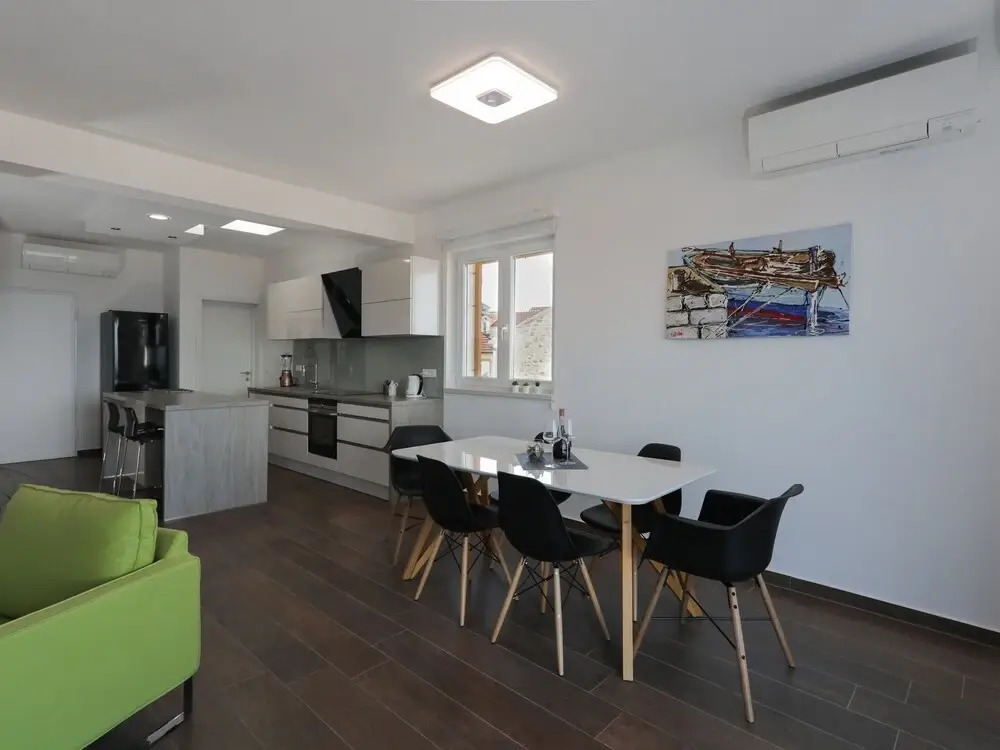 Apartment M&J - Comfort Two Bedroom Apartment With Terrace and Sea View