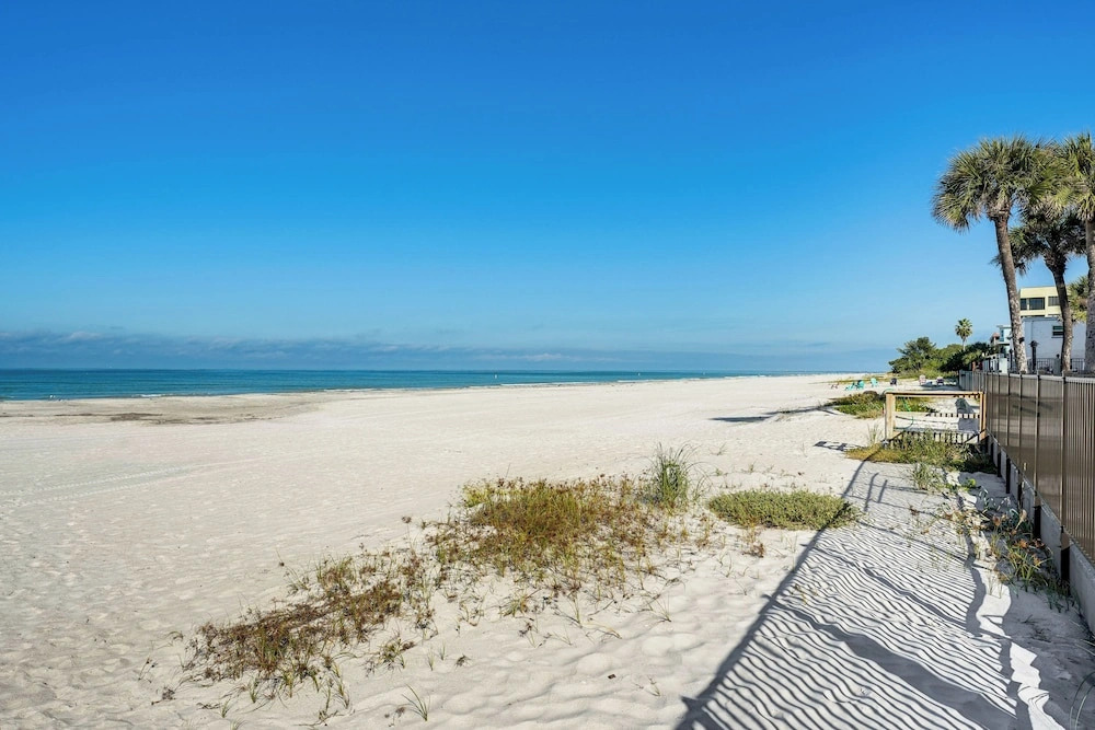 Beachfront! Indian Rocks Beach Condo w/ Balcony