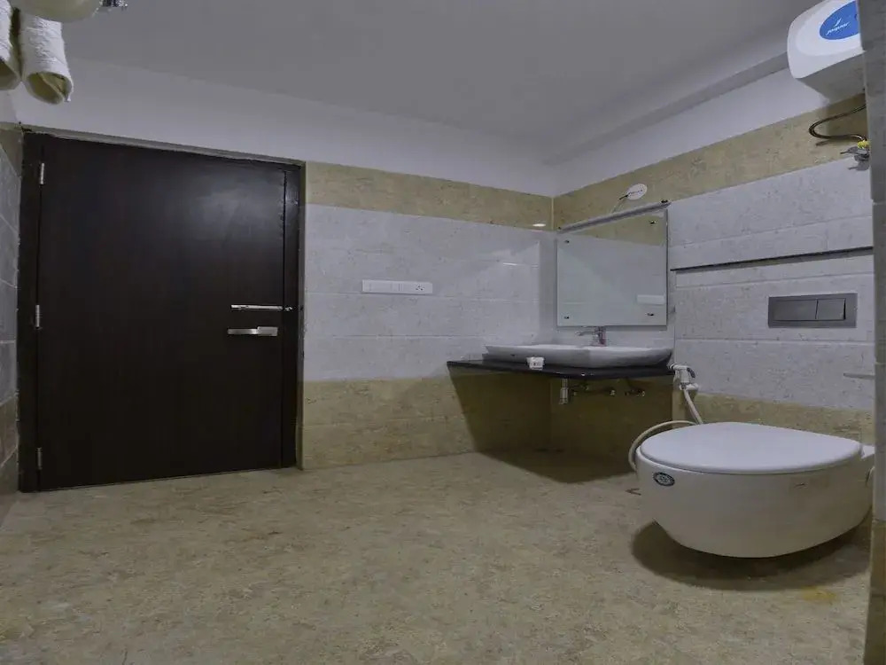 OYO 12694 Hotel Bauji Palace