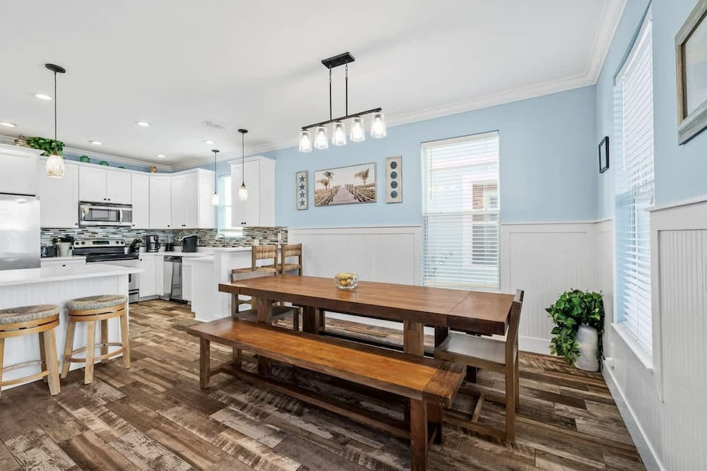 6BR Beach Home 5-min Walk to Ocean Resort Pool