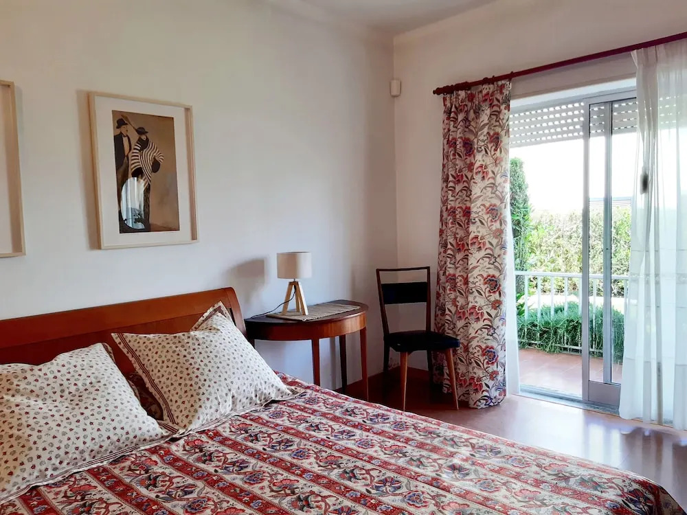 Impecable 4-bed Villa in Praia da Areia Branca