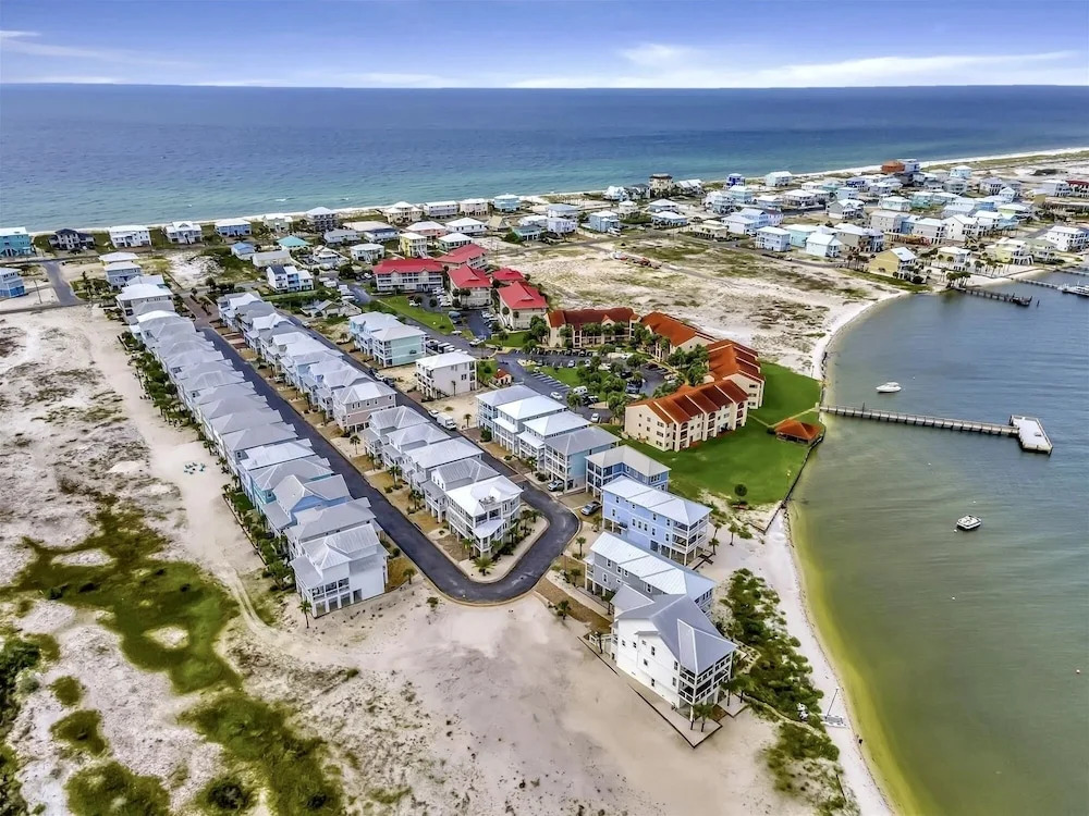 Casamigos 6 Bedroom Home by RedAwning