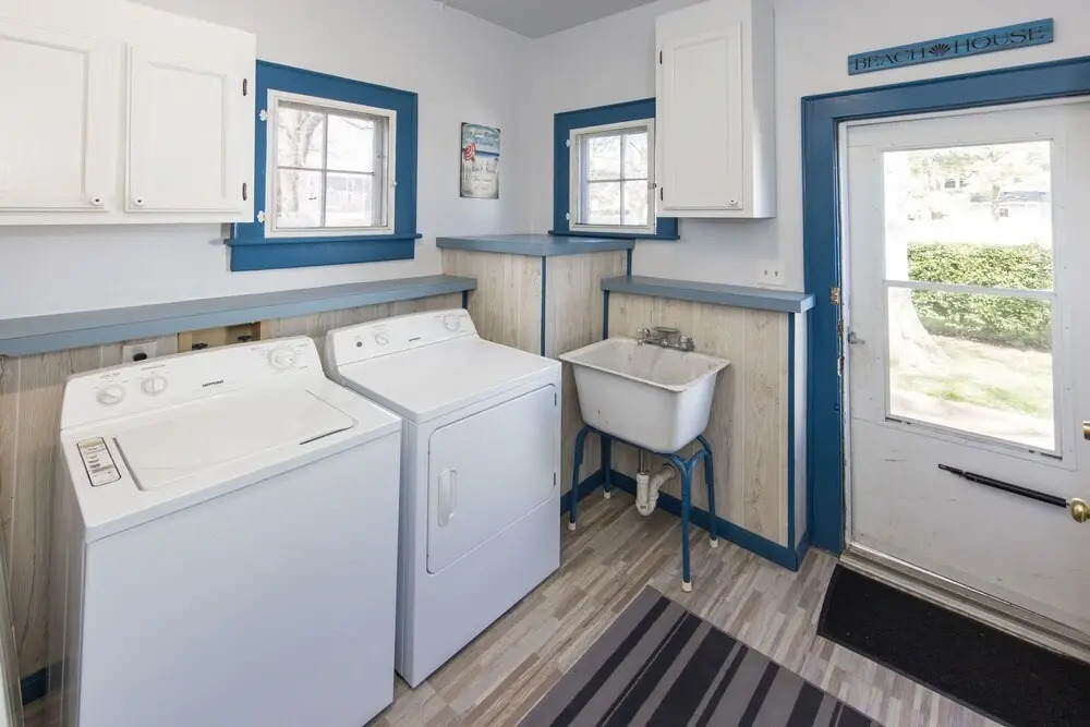 23rd Street White House 4 Bedrooms 2 Bathrooms Home