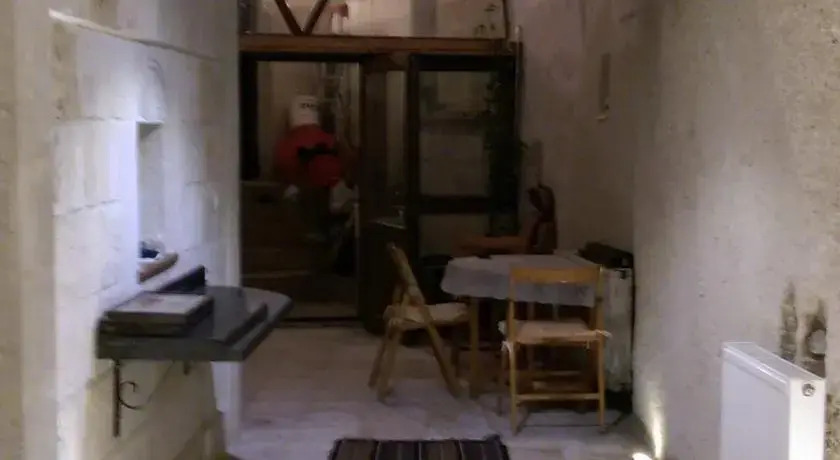 Oddest Cave Suite Aparts