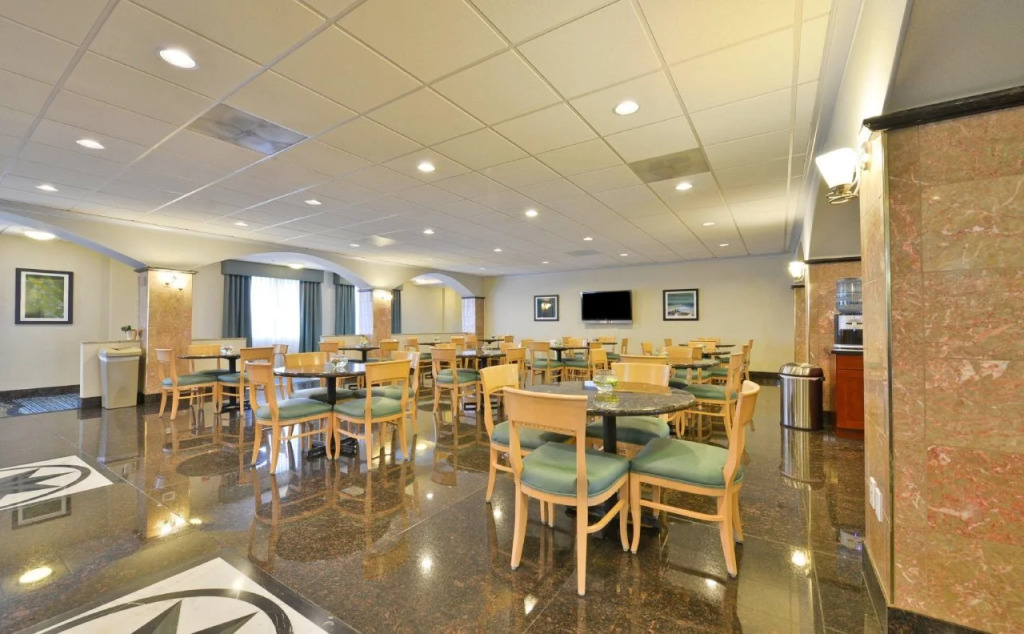 Holiday Inn Express & Suites Tacoma South - Lakewood by IHG