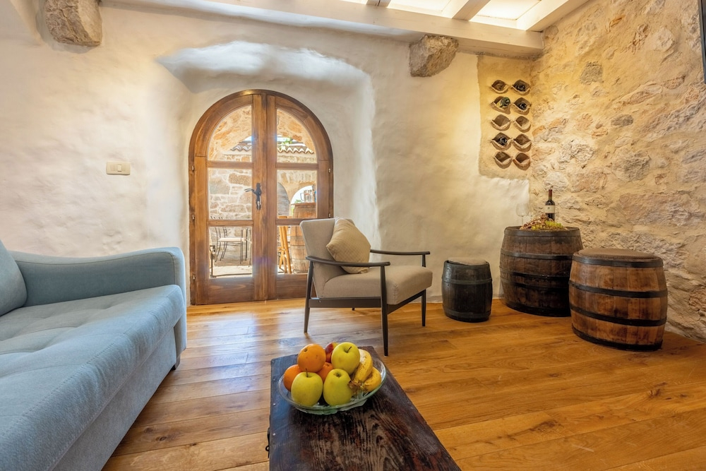 House Stara Kuca-old Stone House