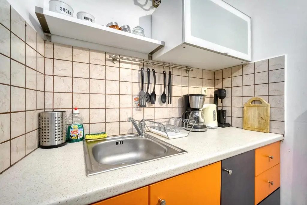 Spacious & Stylish Athens Apartment - Walk To Metro