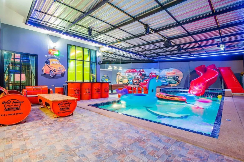 Rest House Supercar Pool Villa