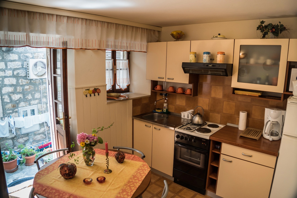 Apartment Ela - first row to the Sea: A2 mali Sutivan, Island Brac