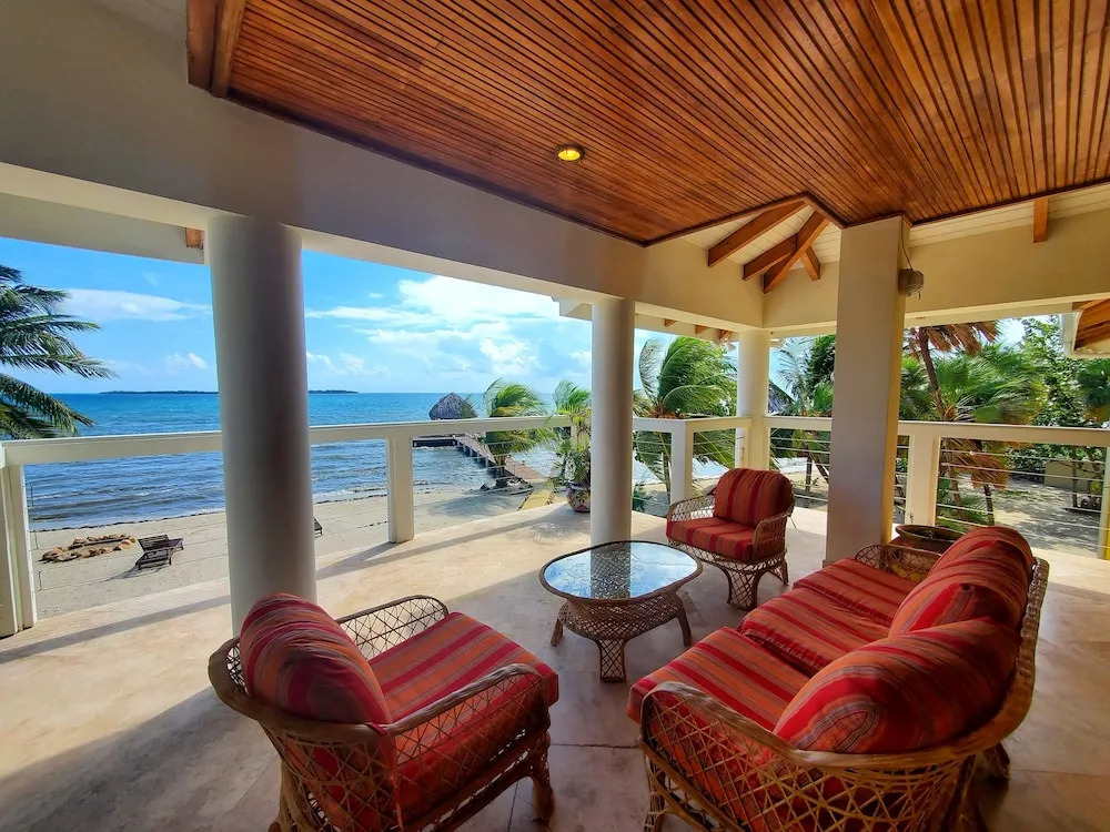 Lucky Duck Villa - Private Beach Escape