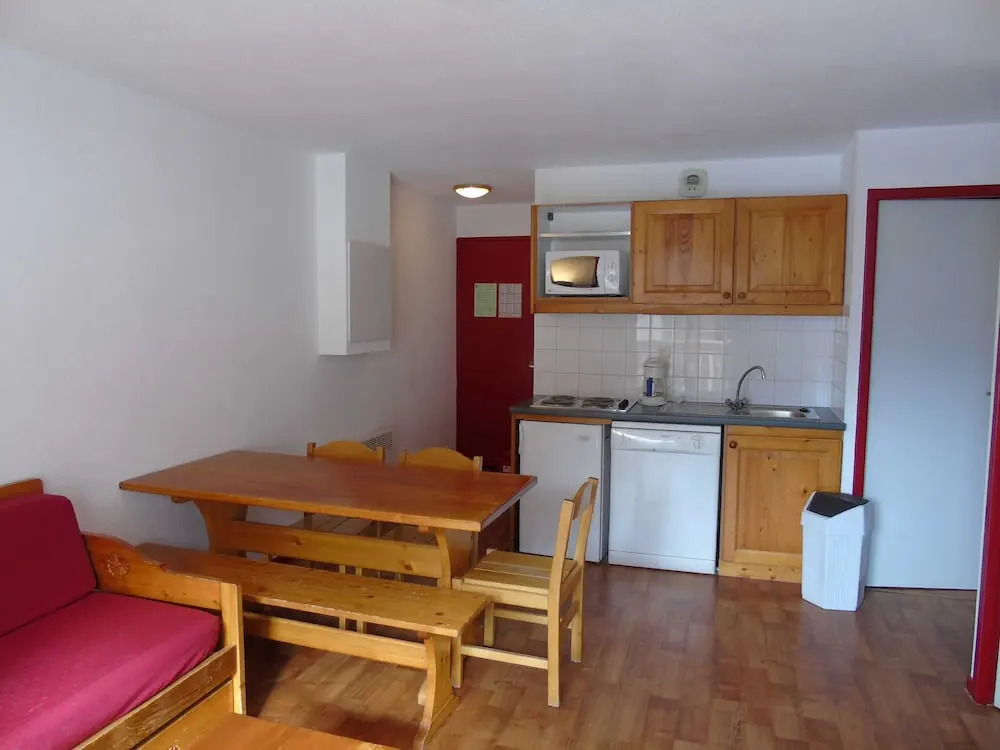 Lou Services Apartment CB63 LSI 001